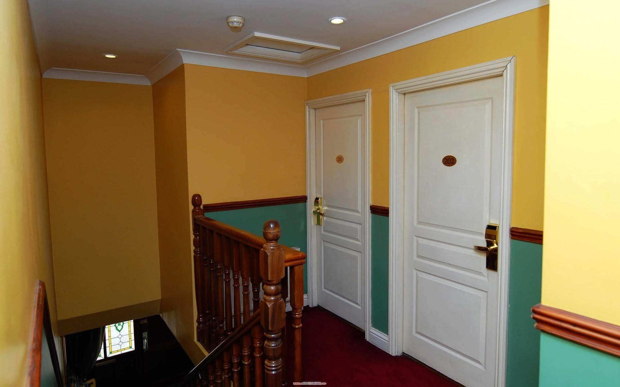 Palmerstown Lodge Dublin Extérieur photo